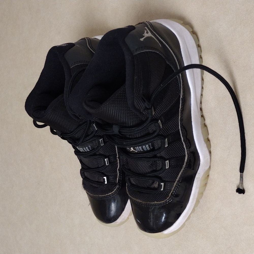 Air Jordans Retro 11 Kids Size 2